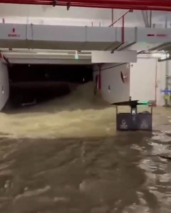 天平配资 业主私挖地下室挖通河道系谣言